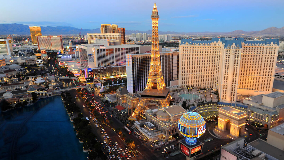 Вид с 30 этажа на закате.