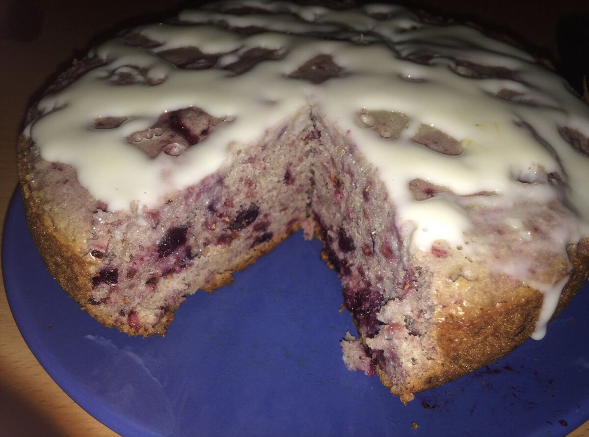 ягодная шарлотка .