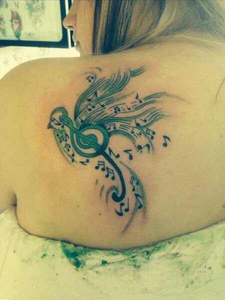 Сара Калп с татуировками