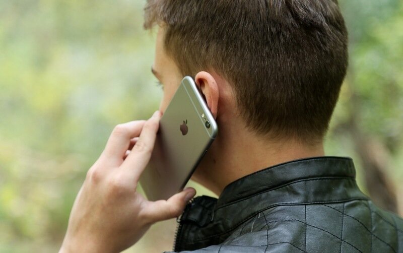 Вред мобильного телефона для уха
