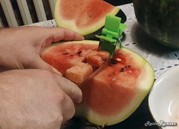 Как быстро нарезать арбуз