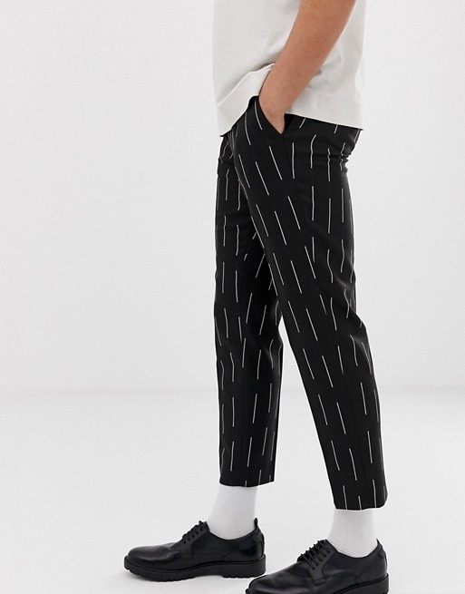 ★ Модные штанцы за 2190Р (все девочки ваши) ★                                                                                                        Ссылочка на товар - https://www.asos.com/ru/asos-design/chernye-ukorochennye-bryuki-slim-v-polosku-asos-design/prd/11432128?clr=chernyj&colourWayId=16356077