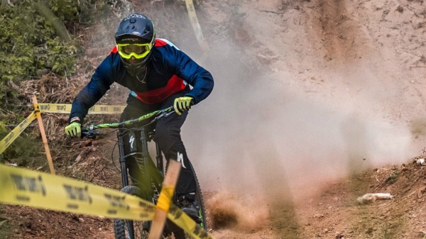 Валентин Попов специалист в скоростном спуске