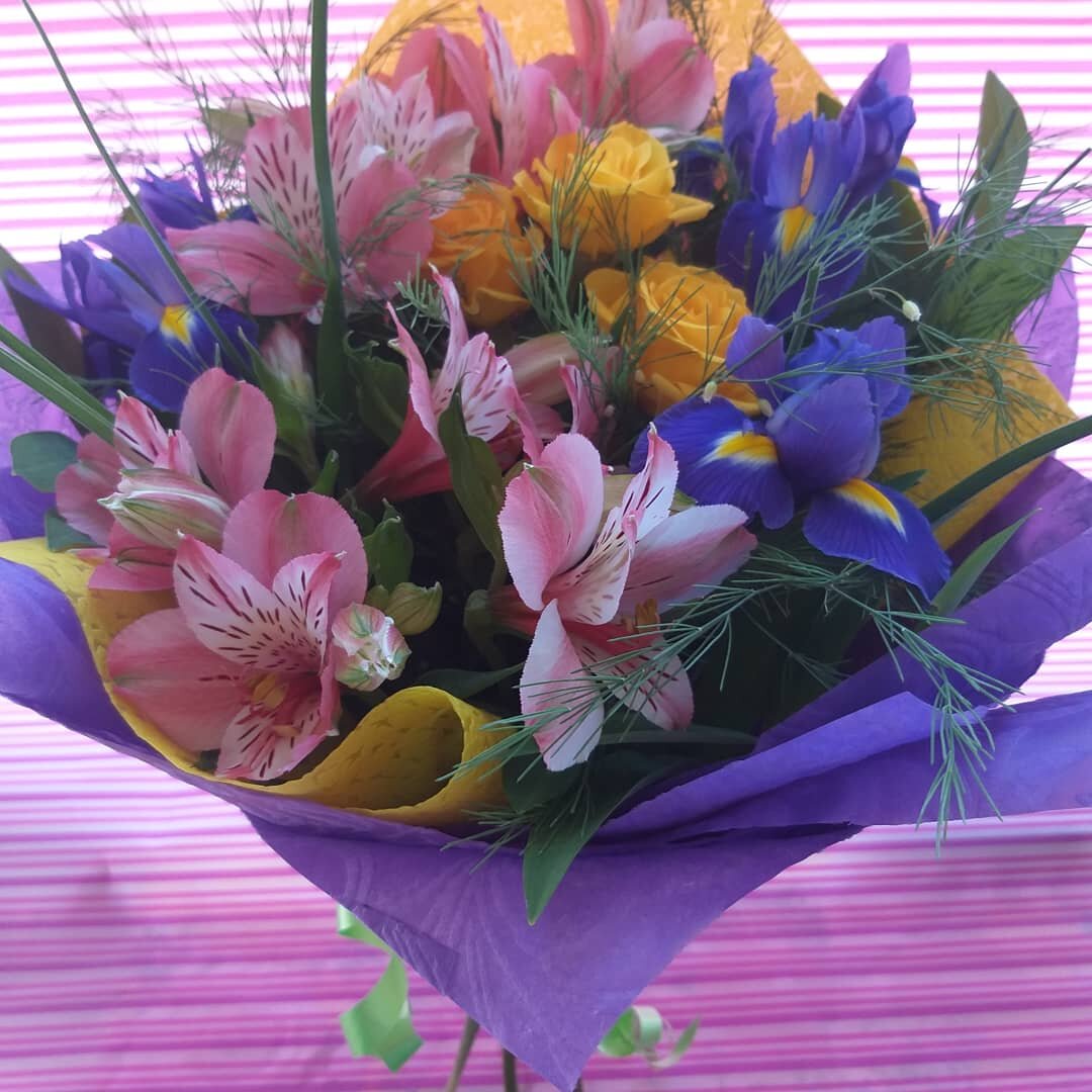 Весенний букетик с ирисами 