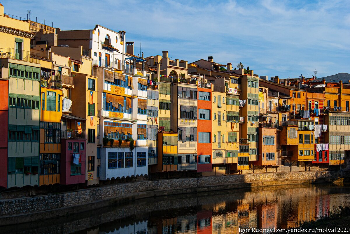 Мединья — малюсенький город примерно в 15 километрах от популярной у туристов Жироны
