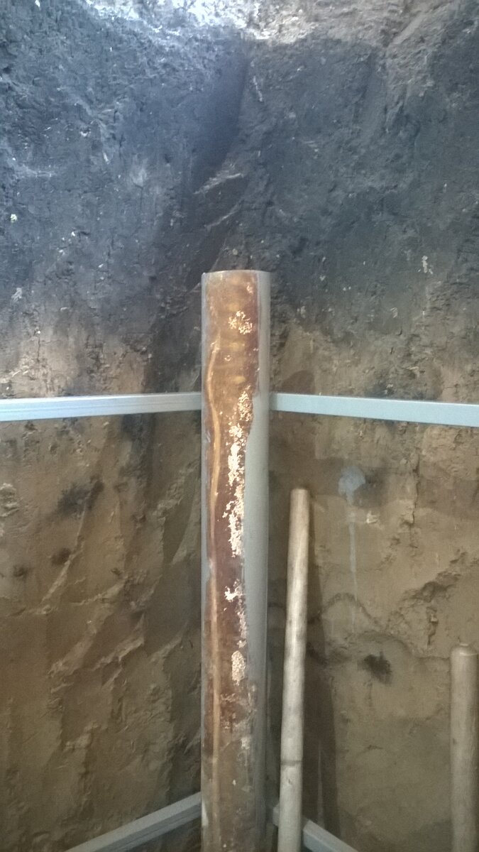 Стойка угловая. Труба диаметром 100 мм. Профиль обвязки 40х20