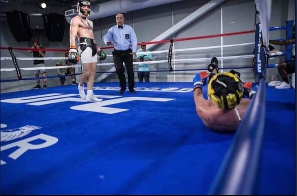 Нокдаун от Макгрегора. На полу Пол Малиянджи