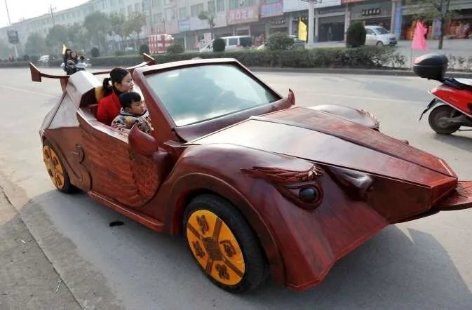 Автомобиль из дерева