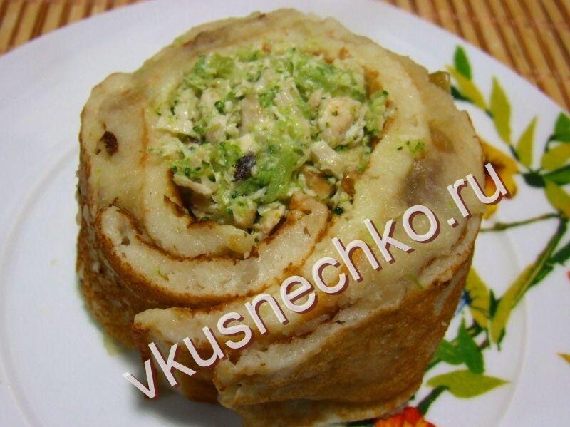 Блинные роллы с курицей и оливками