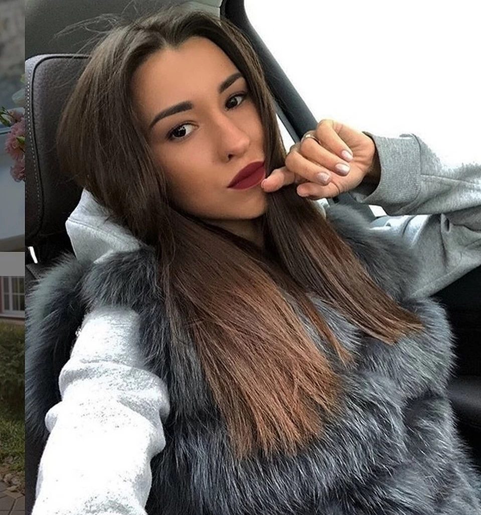 Две фотографии жены Соболева и его жены