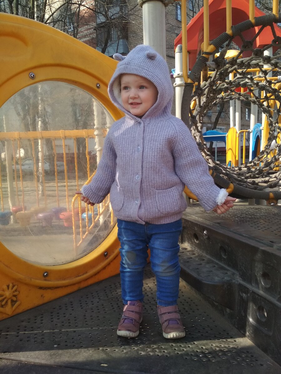 Эх, не скоро ещё моя девочка вернётся на любимые площадки.