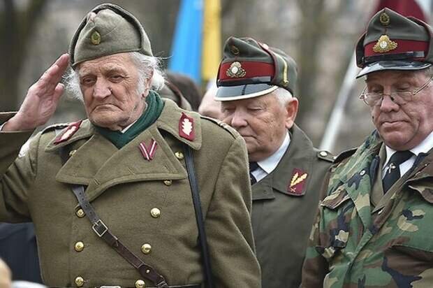 Герои Латвии теперь, - эти палачи.