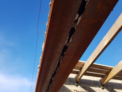 Фото №2. Металлический уголок. Фото автора.