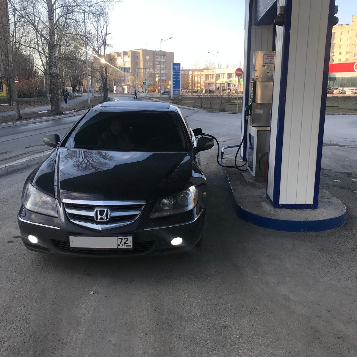 Горячо любимая женщина и полюбившаяся машина Honda Legend