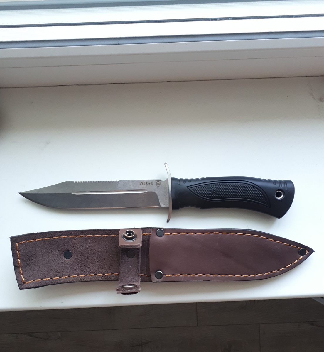 Не является холодным оружием!