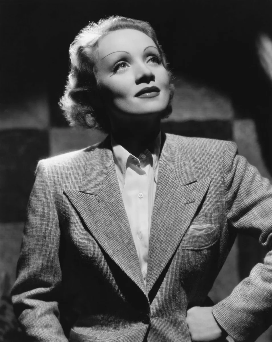 Марлен Дитрих в мужском костюме — разве не женственна?