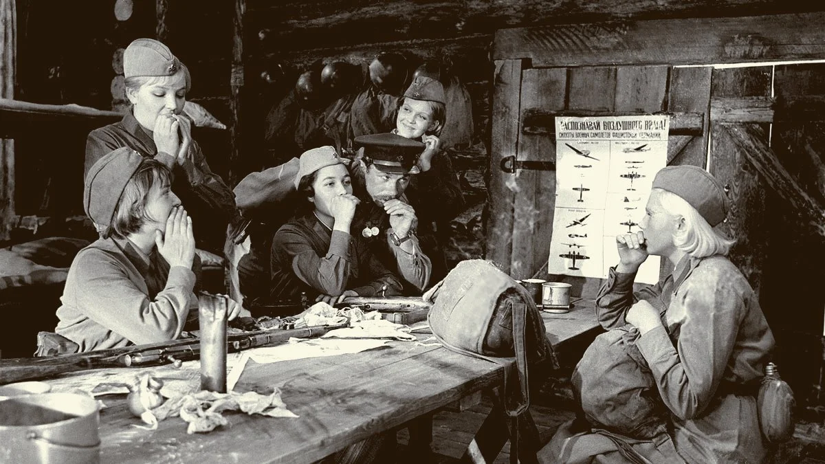 Кадр из фильма "А зори здесь тихие"  1972 года