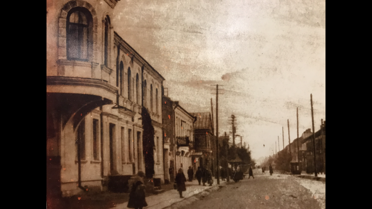 Фото, сделанное в 20-е годы XX века, во время, когда Брест был частью Польши и назывался Брест над Бугом (Brześć nad Bugiem), улица называлась 3 Мая (ulica 3 Maja)
Источник - Яндекс.Картинки
