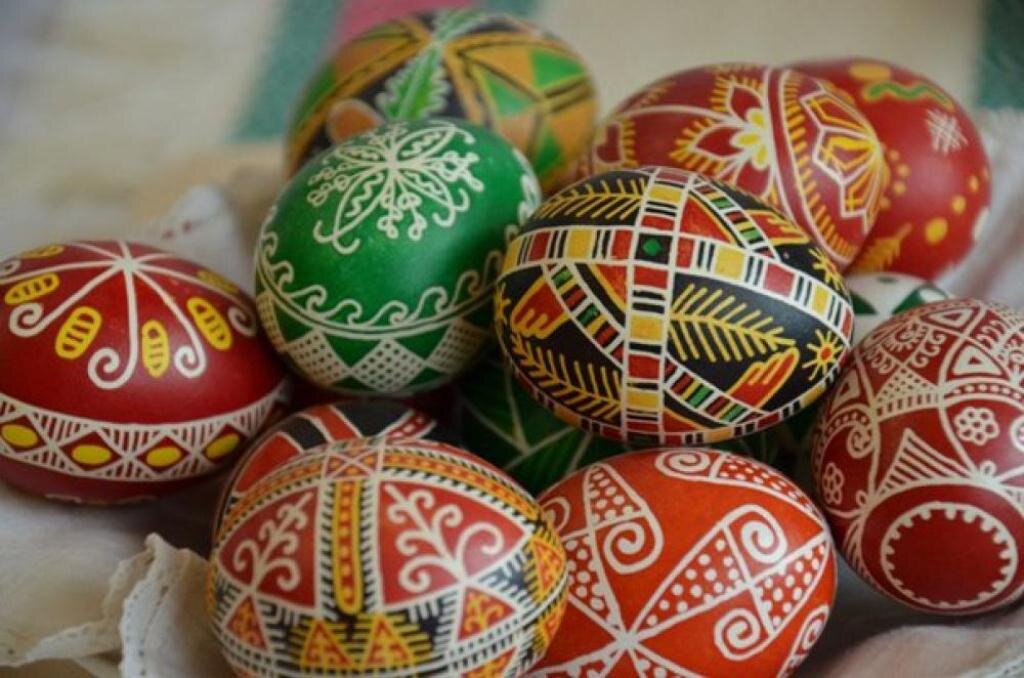 Крашеные яйца на Пасху. Фото mogura.ru