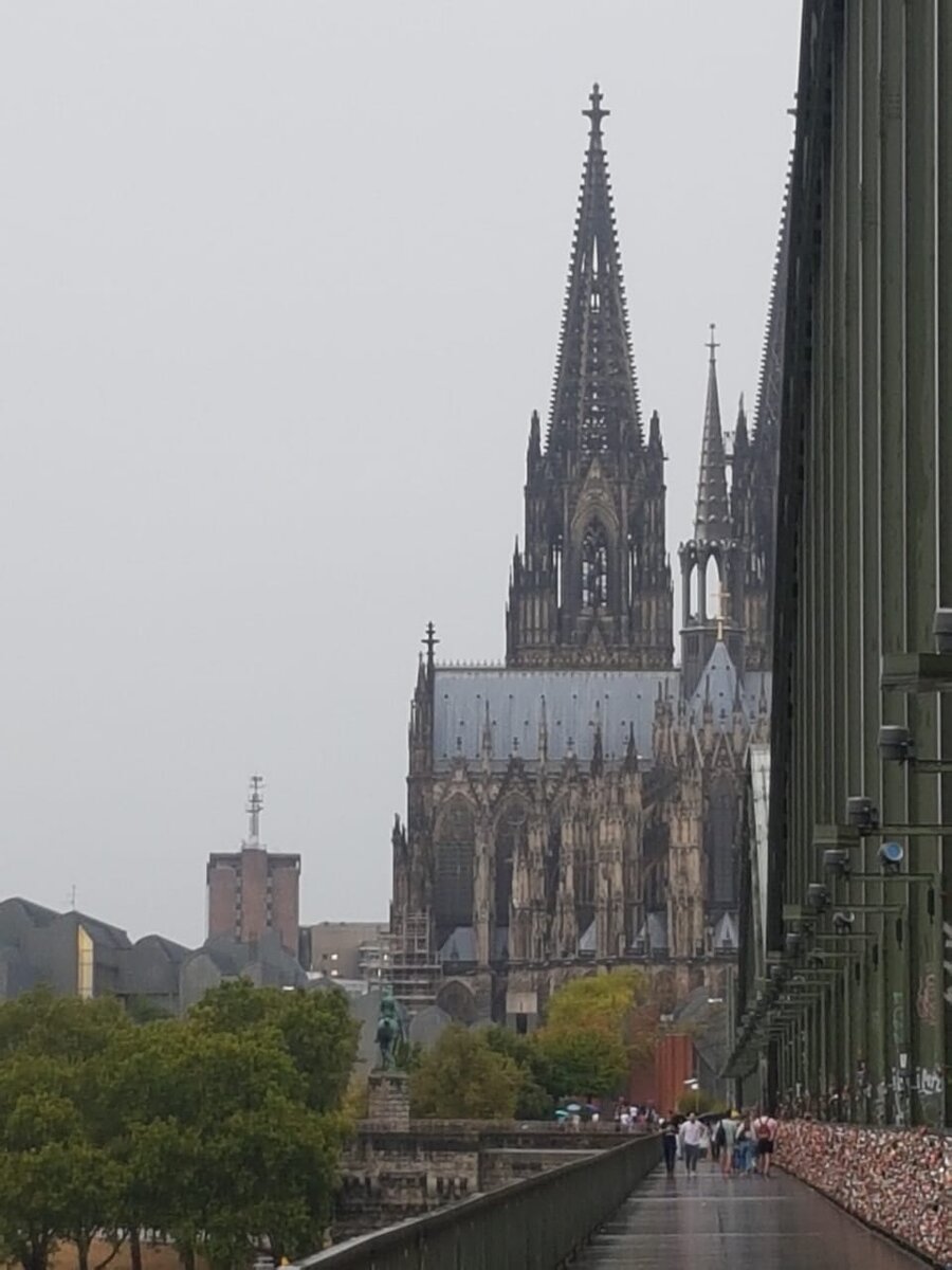 Кажется, что сам собор в 2D графике.