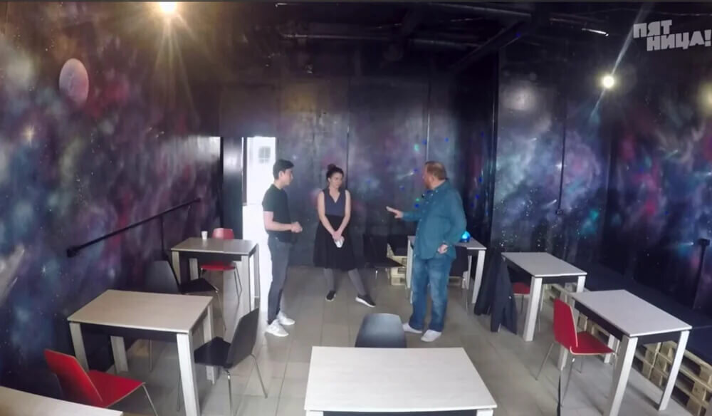 Интерьер кафе и его хозяева