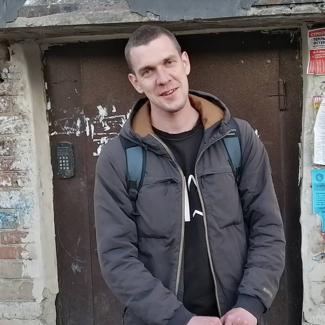 Возле родного подъезда