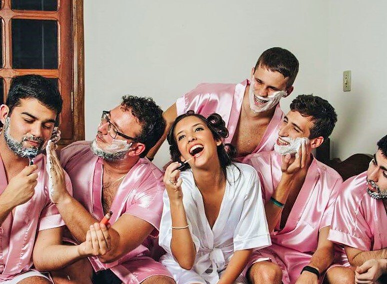 В глупых ситуациях ты просто хихикаешь, а не получаешь по лицу