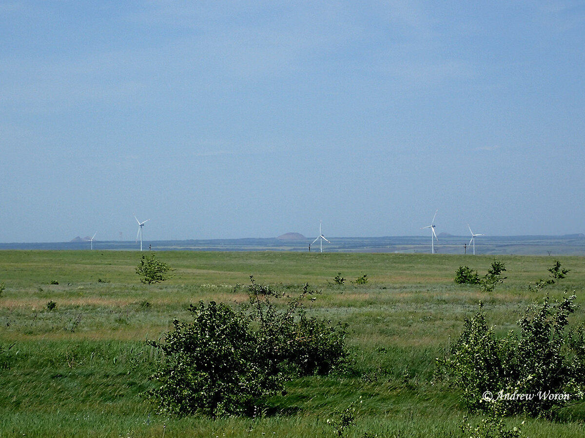 Ветрогенераторы в поле