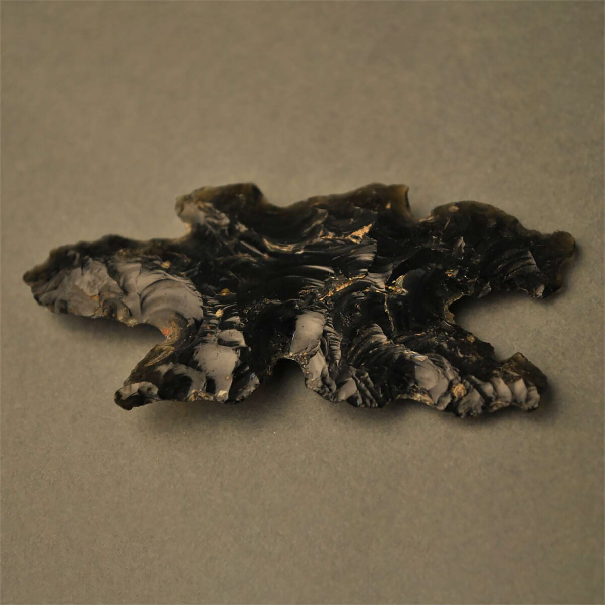 Ритуальный предмет из обсидиана. Майя. Коллекция The British Museum.