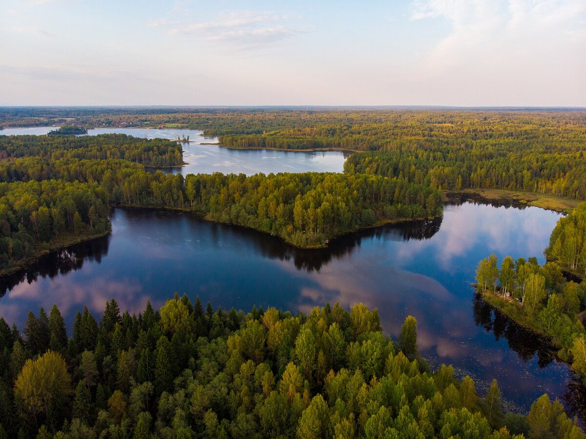 По дороге из Москвы в Питер наткнулись на какой-то Валдай. Рассказываю, что это за место.