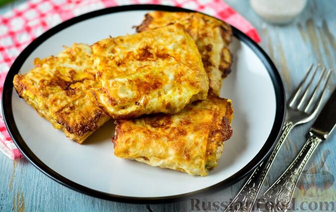 лаваш, фарш куриный, сыр твёрдый, кефир, лук зелёный, зелень петрушки, яйца, молоко, масло растительное, соль, перец чёрный молотый, перец красный молотый