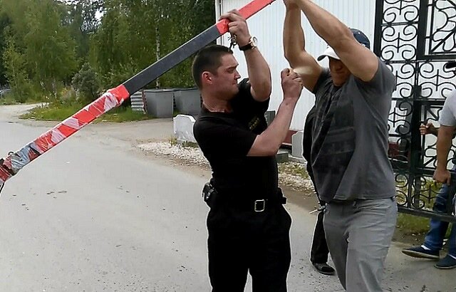 Вахтой на шлагбаум? С возможностью левачить? Разбираемся!