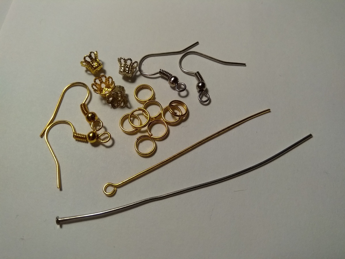 Примеры фурнитуры: близуры, колечки, пины, чашечки, 