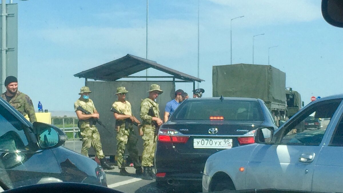 Чеченские солдатики, которых мы встретили на границе