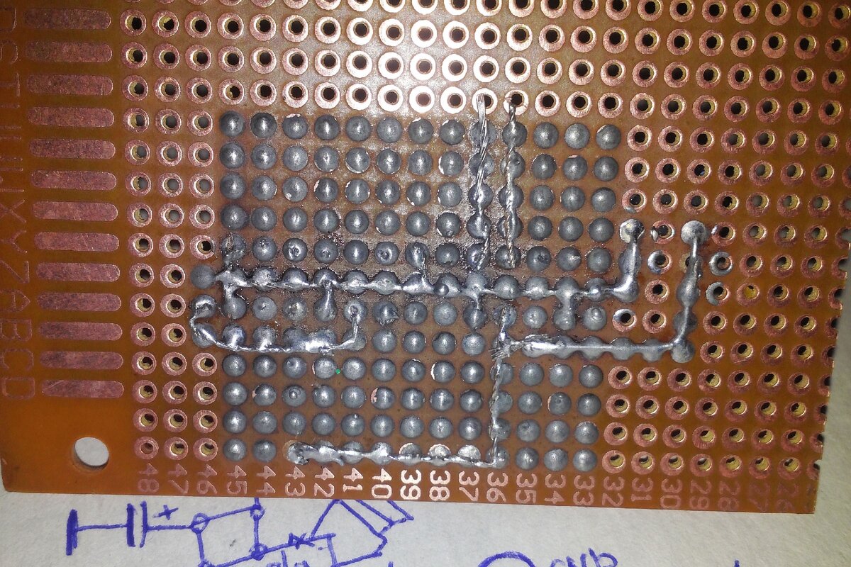 Из облуженного провода делал шинки и припаивал их в нужных местах по схеме.