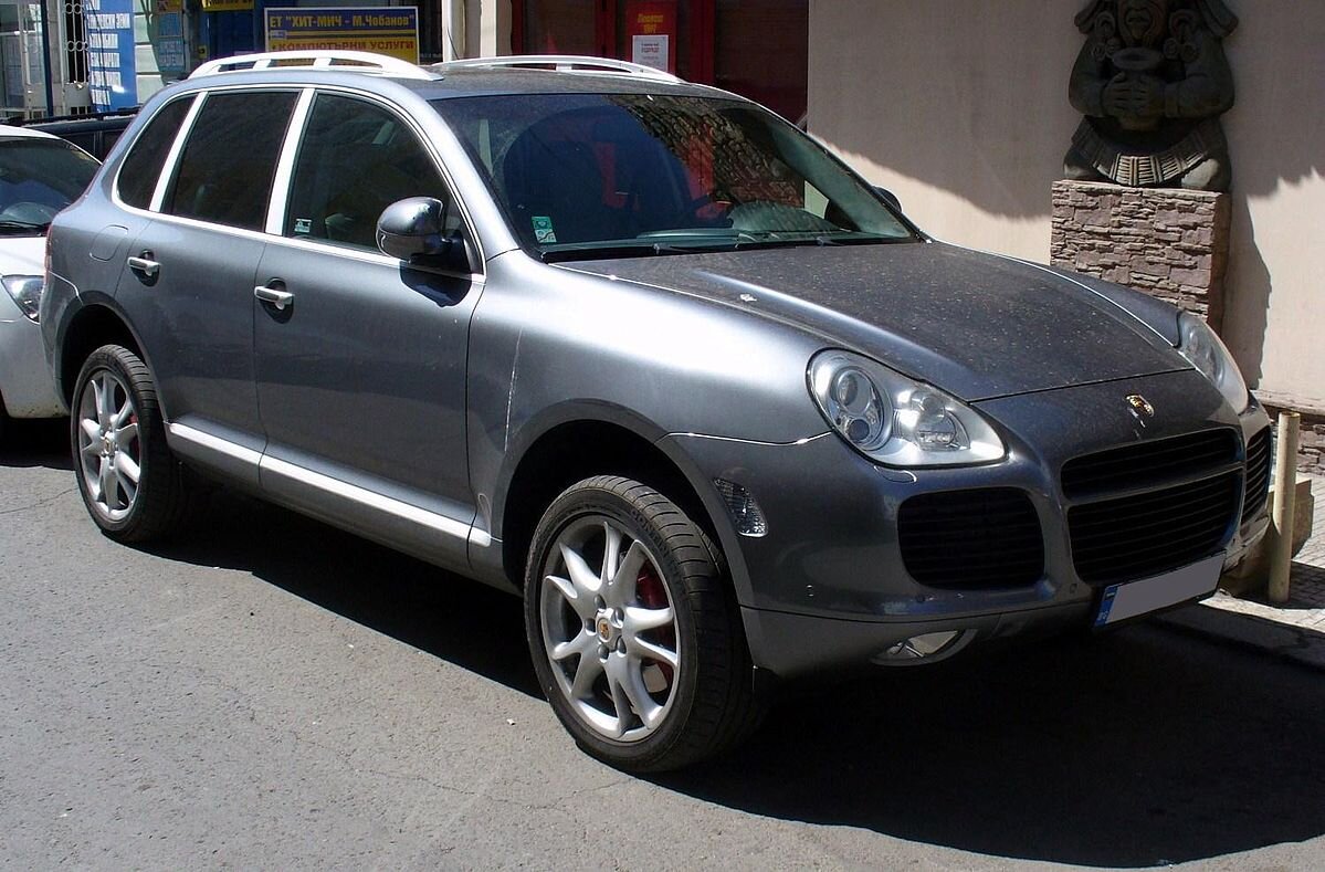 Особенно часто грешат таким поведением владельцы Кайеннов, причем обычно чем старше кроссовер, тем более претенциозен владелец                                                                     Thomas doerfer, CC BY-SA 3.0 <http://creativecommons.org/licenses/by-sa/3.0/>, via Wikimedia Commons