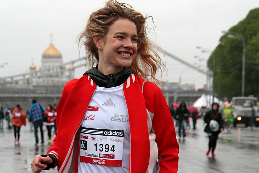 Наталья Водянова на забеге "Бегущие сердца"