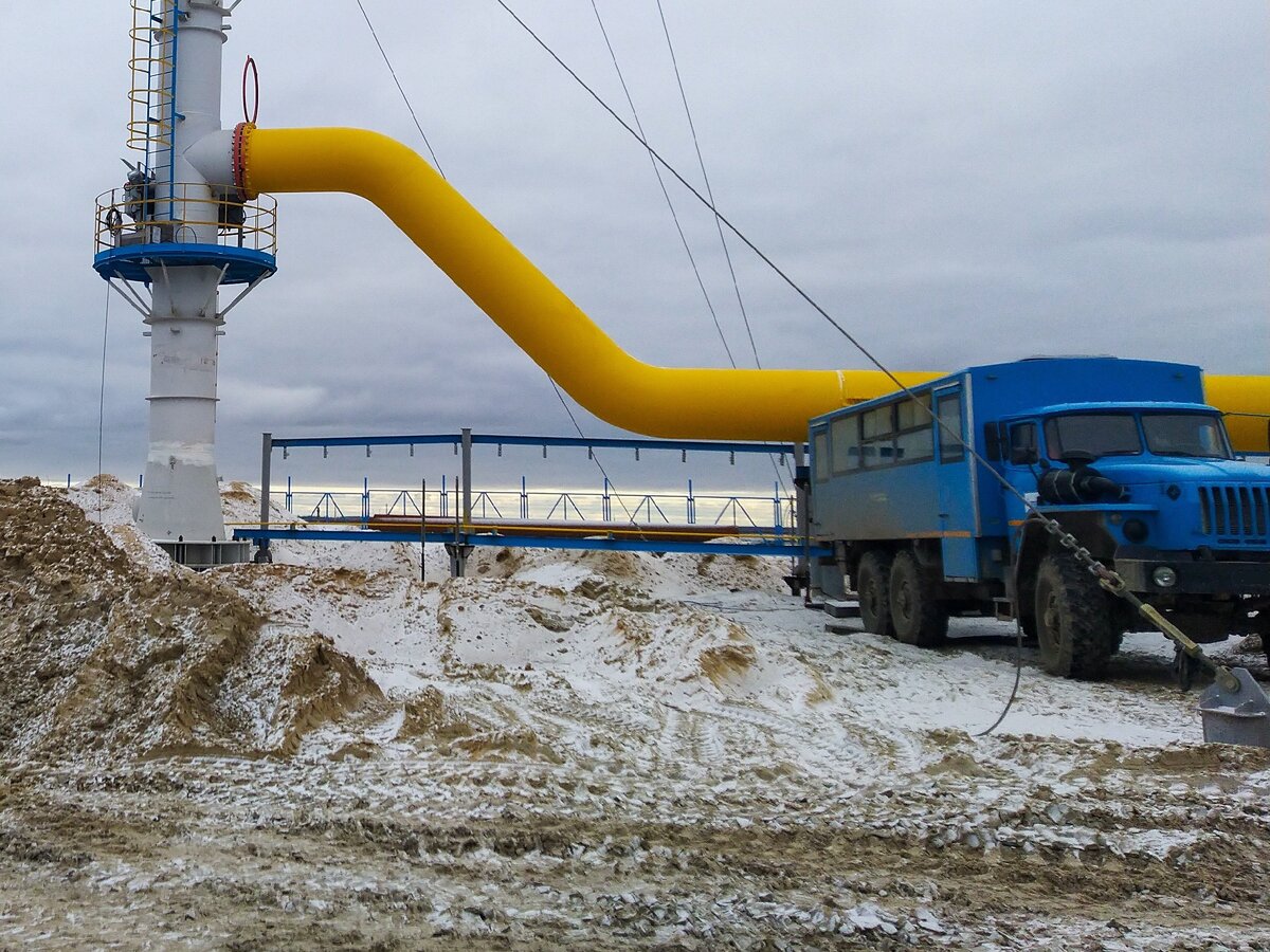 На вахте работать надо каждый день - в мороз и метель!