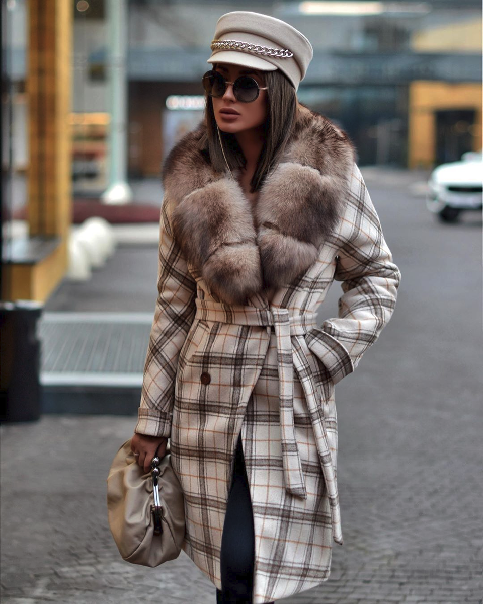 16 очаровательных идей как носить зимнее пальто с мехом в 2021 году