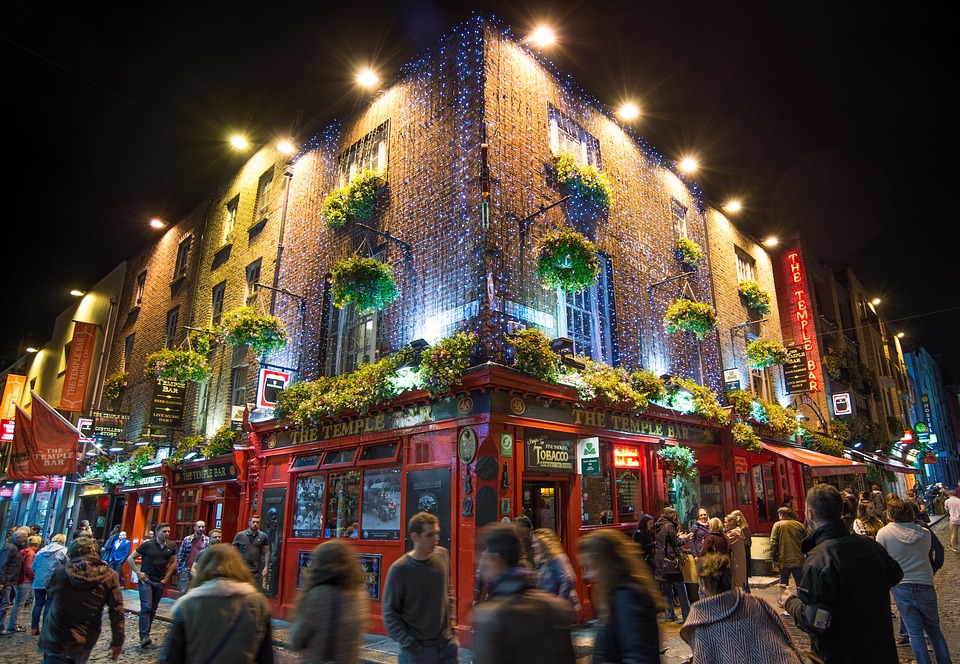 New ireland. Ирландия Дублин. The Temple Bar Дублин. Рождество в Дублине. Новый год в Ирландии.