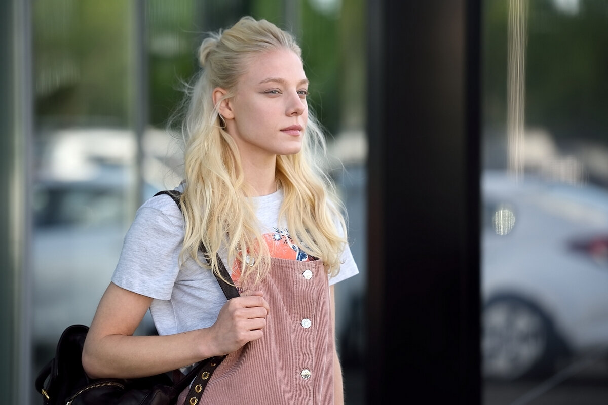 Кадр из фильма "Люби их всех"  (2019)