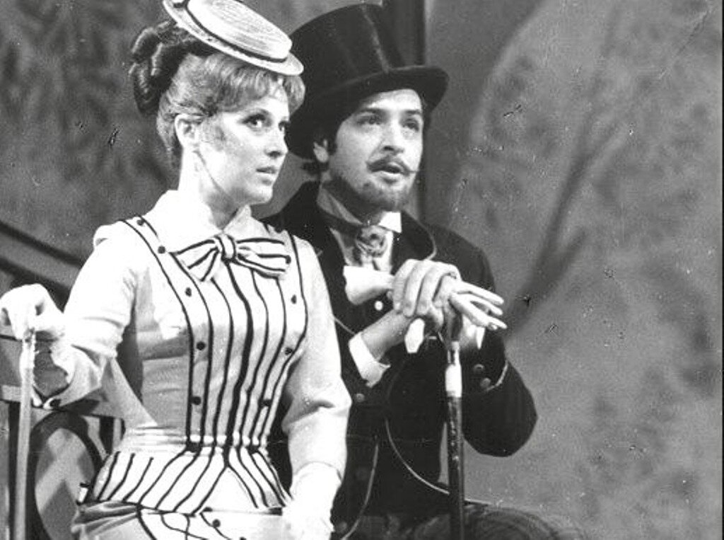 Нелли Корниенко и Юрий Васильев в спектакле "Бешеные деньги". Фото: femmie.ru