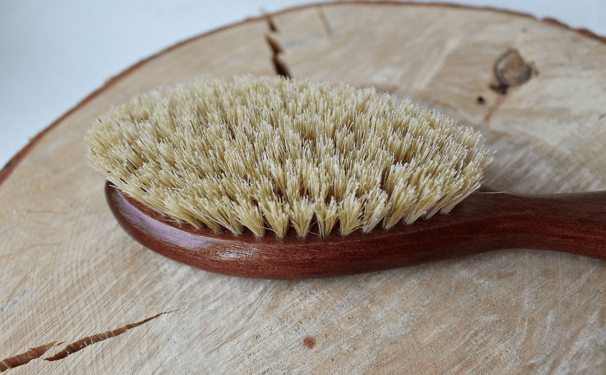 Щетка средней жесткости для очищения пятен