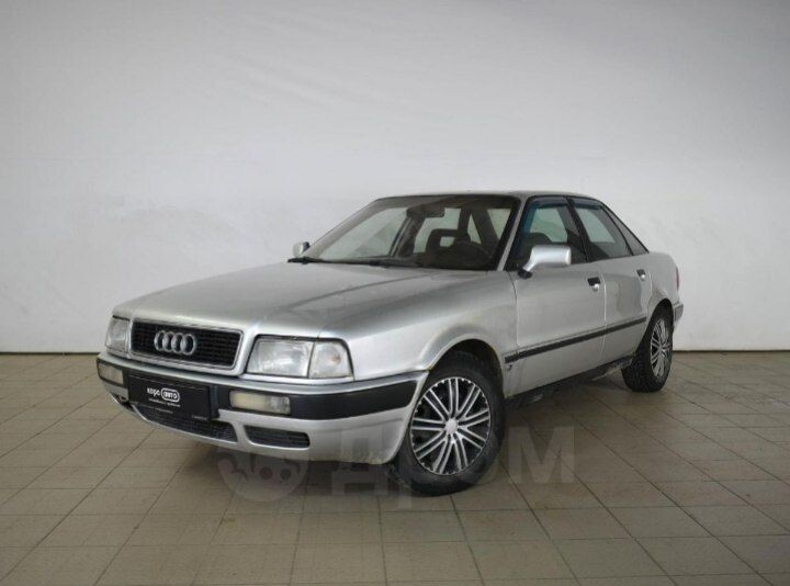 Фото взято с сервиса drom.ru. Audi 80 1992 года.