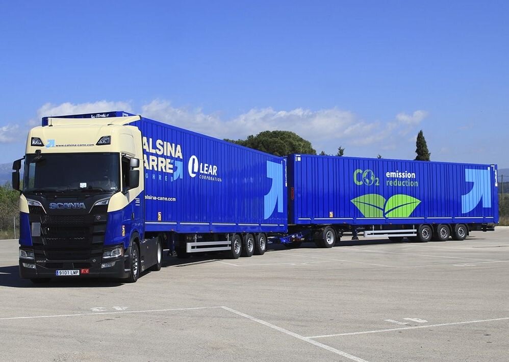 трехзвенный автопоезд Calsina Carré Transports & Logistics