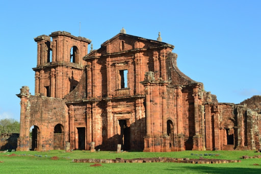 Руины иезуитской миссии в Парагвае
