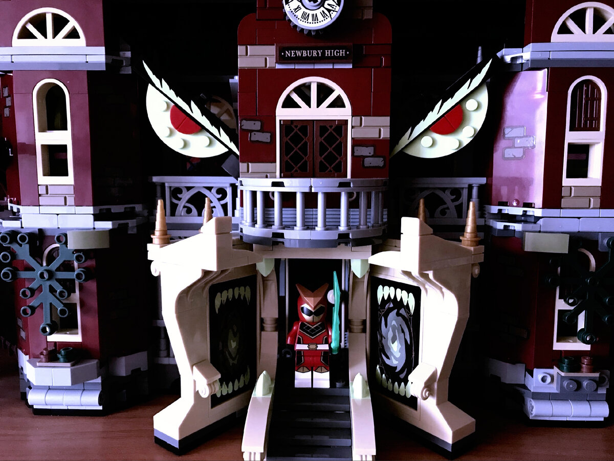 Эдуардо очень любил игрушки.... Но отец не разрешал.....