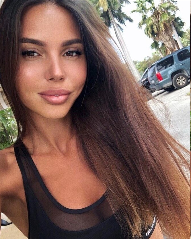 Так Оксана выглядит в своем блоге