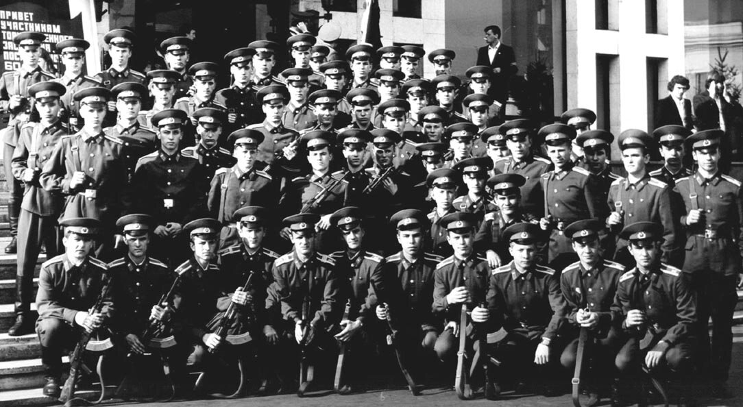 После первых стрельб. Фото взято с сайта Барнаульского ВВАУЛ из личного архива участника описываемых событий В. Федченко. https://vaul.ru/arhivy/lichnye-arkhivy?layout=edit&id=909