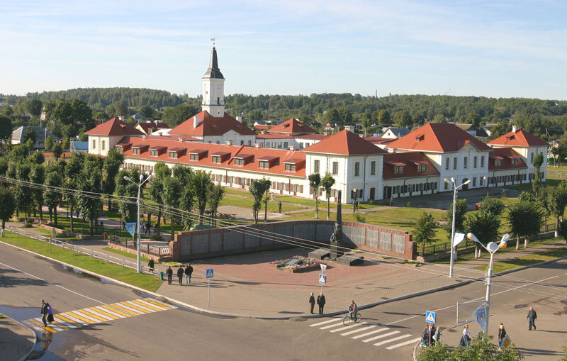 Шклов (белор. Шклоў) — город в Могилёвской области Белоруссии. Расположен на Днепре в 35 км севернее Могилёва, на автодороге Р76 Могилёв — Шклов — Орша. Население составляет 15 400 человек (1 января 2020 года).